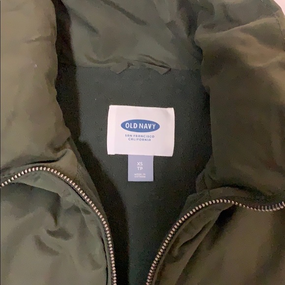 Old Navy Puffer Vest Green - Picture 3 of 5